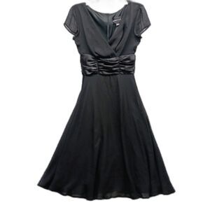 Connect Apparel Women's size 8 MidiMax Dress Lined short sleeve V- Neck Black